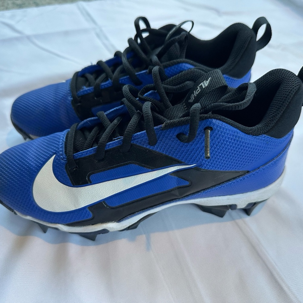 Nike Boys Football Cleats Size 5.5